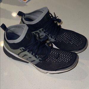 Nike Men's Dark Blue and Grey Presto Mid